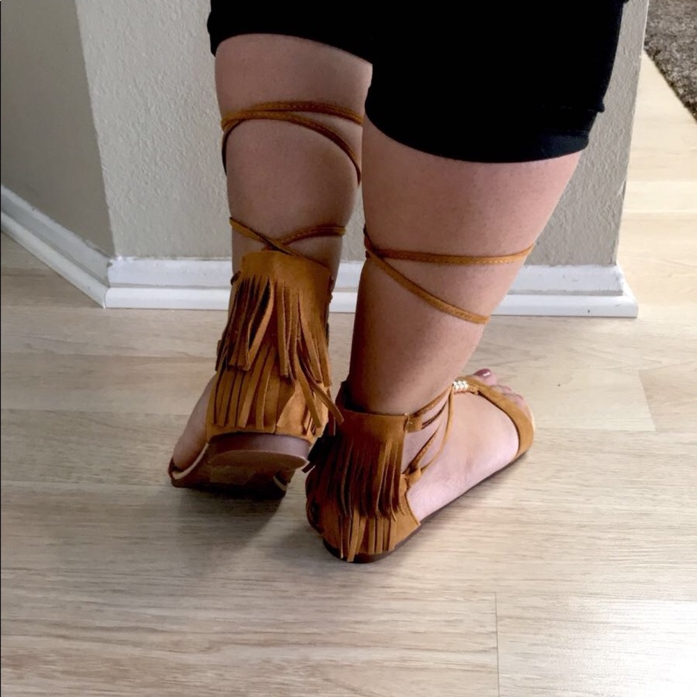 Ladies ankle straps boho flat sandals with fringe - Picture 3 of 4